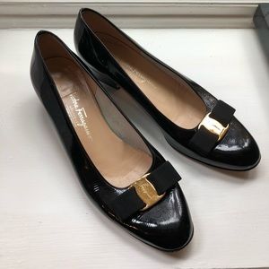 Salvatore ferragamo vara flats
